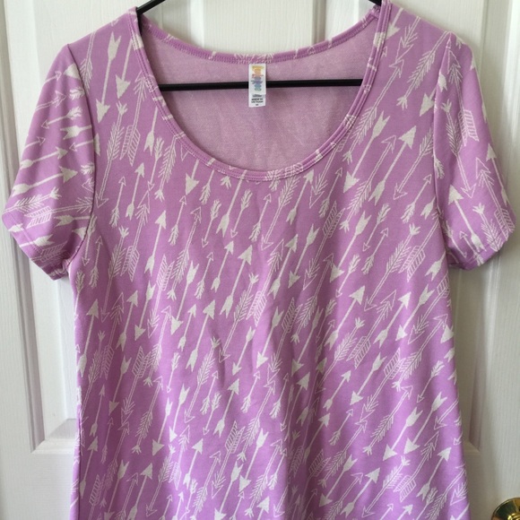 LuLaRoe Classic M in Pink with cream arrows - Picture 1 of 2